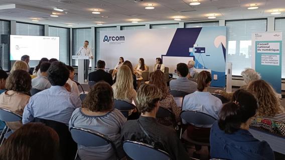 Visuel matinée CNNum et Arcom sur le rôle de la société civile et de la recherche dans la régulation du numérique.
